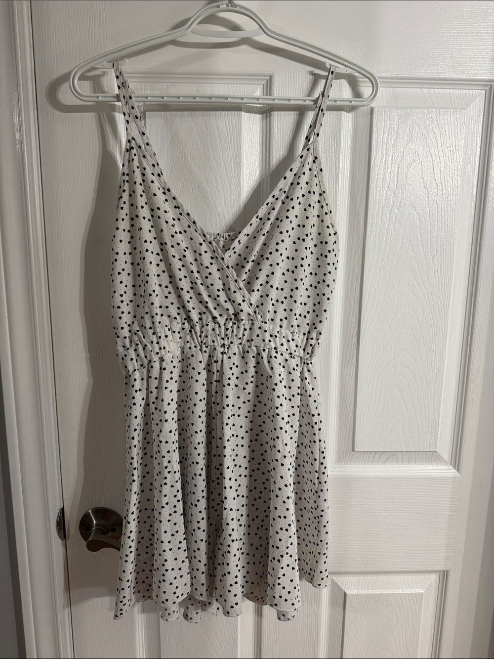 White and Black Hearts V-Neck Summer Rompe
